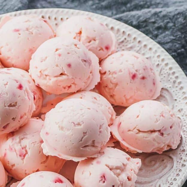 Keto Dessert Recipes - Cheesecake Keto Fat Bombs - Easy Ketogenic Diet Dessert Recipes and Recipe Ideas - Shakes, Cakes In A Mug, Low Carb Brownies, Gluten Free Cookies #keto #keto