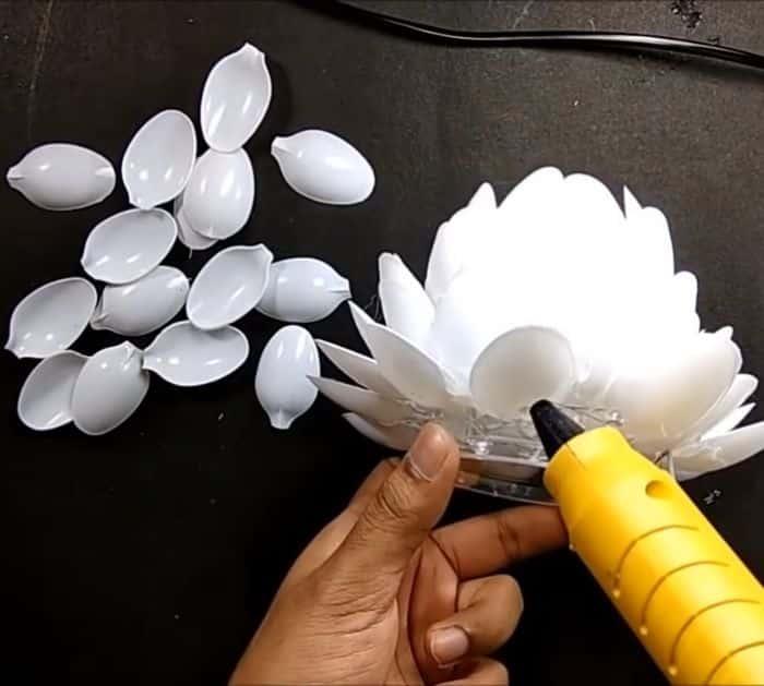 DIY Plastic Spoon Lampshade Craft