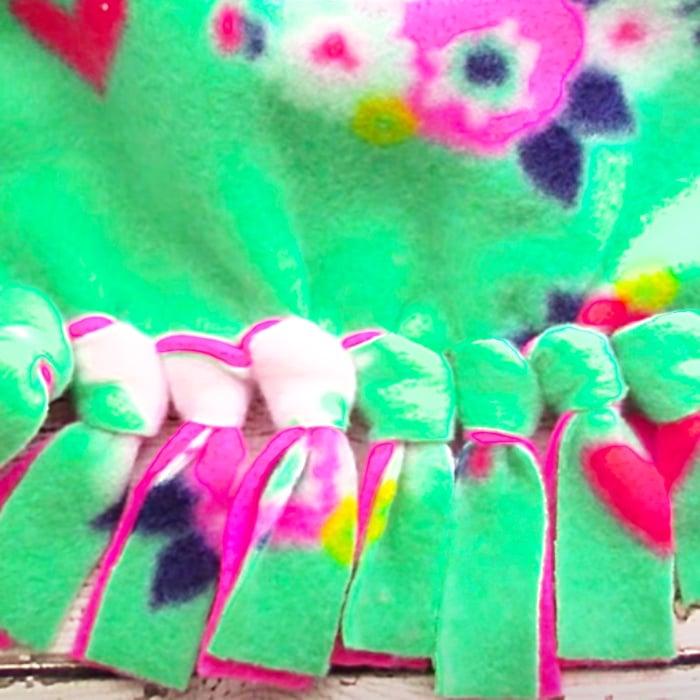 How To Make A Fleece Tie Blanket - DIY Blanket Idea - Easy No Sew Project