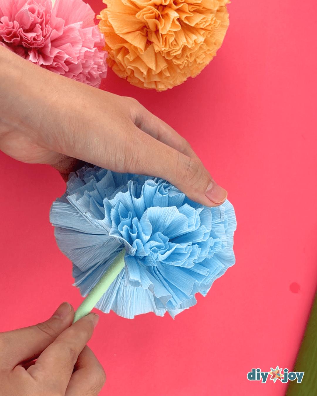 Homemade Round Crepe Paper Flowers — easy paper flowers