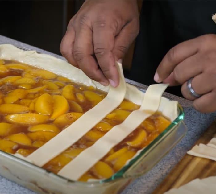 steps on how to make a peach cobbler
