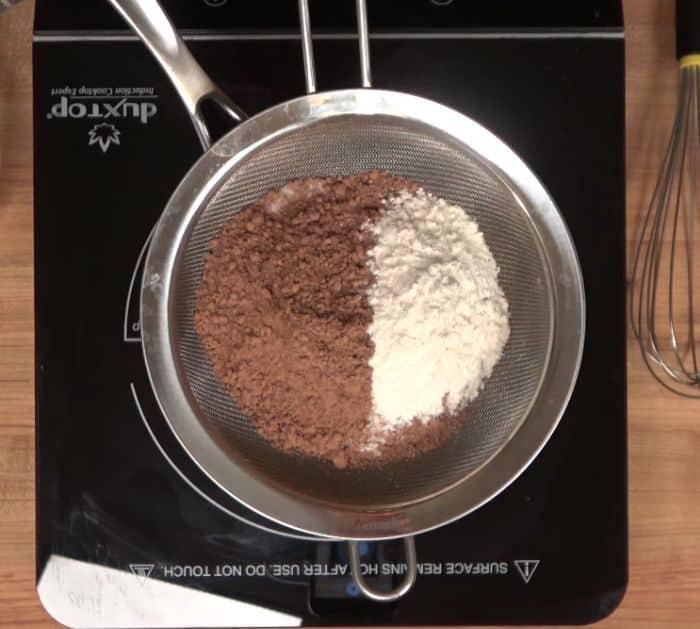 Easy To Make Chocolate Gravy For Biscuits
