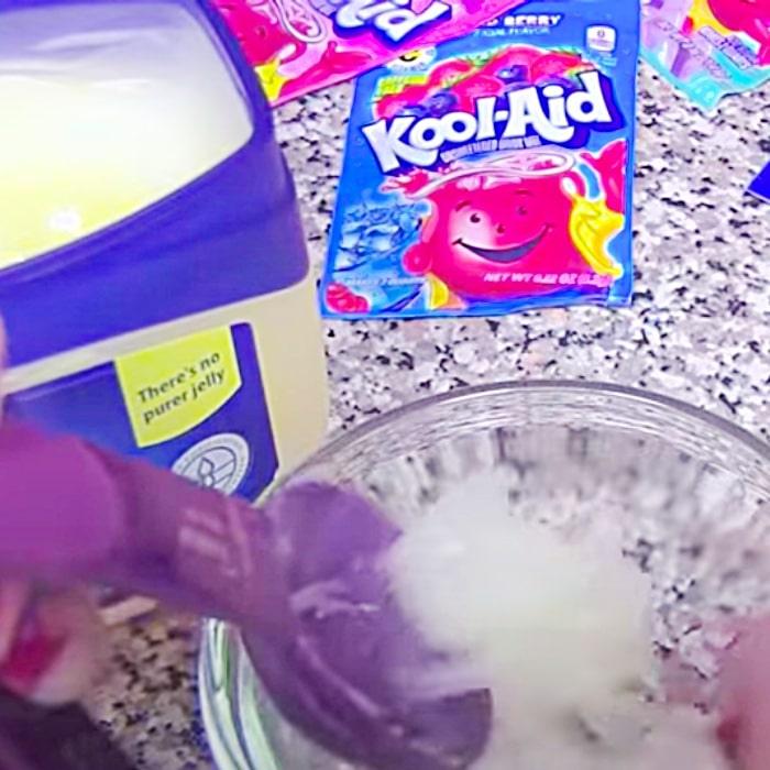 How To make Lip Gloss Using Kool Aid - Vaseline Hacks - DIY Makeup - Coconut Oil Lip Balm - DIY Kool Aid Lip Balm
