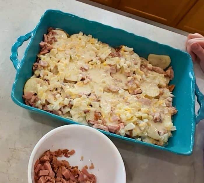 How to Make Scalloped Potatoes With Ham