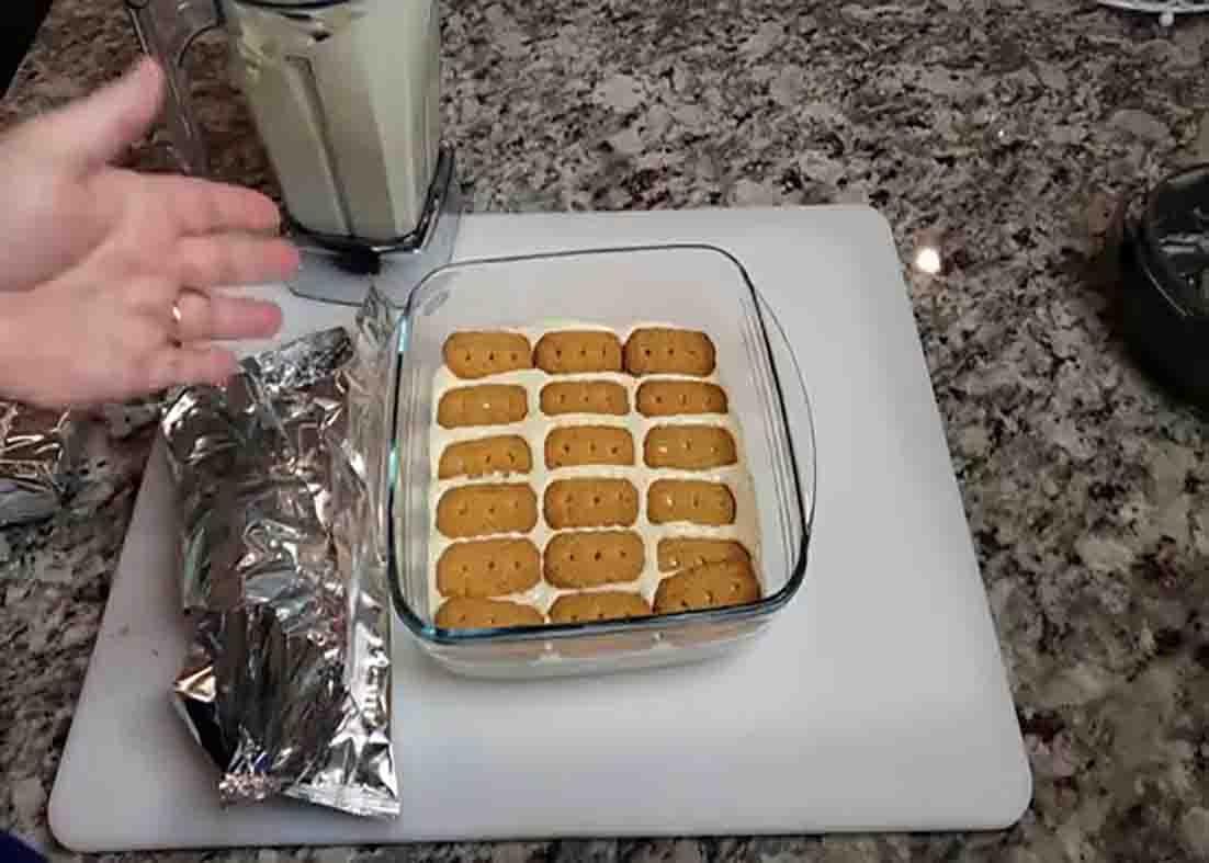 Assembling the lime icebox cake