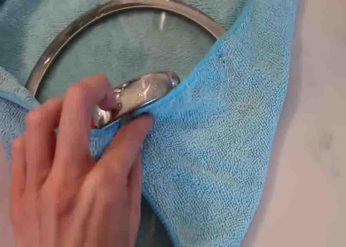 Making a DIY upholstery cleaner