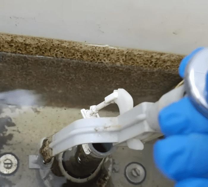 Easy No-Scrub Toilet Tank Cleaning Hack