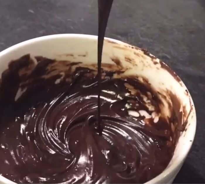 Easy Whipped Chocolate Ganache Frosting Ingredients