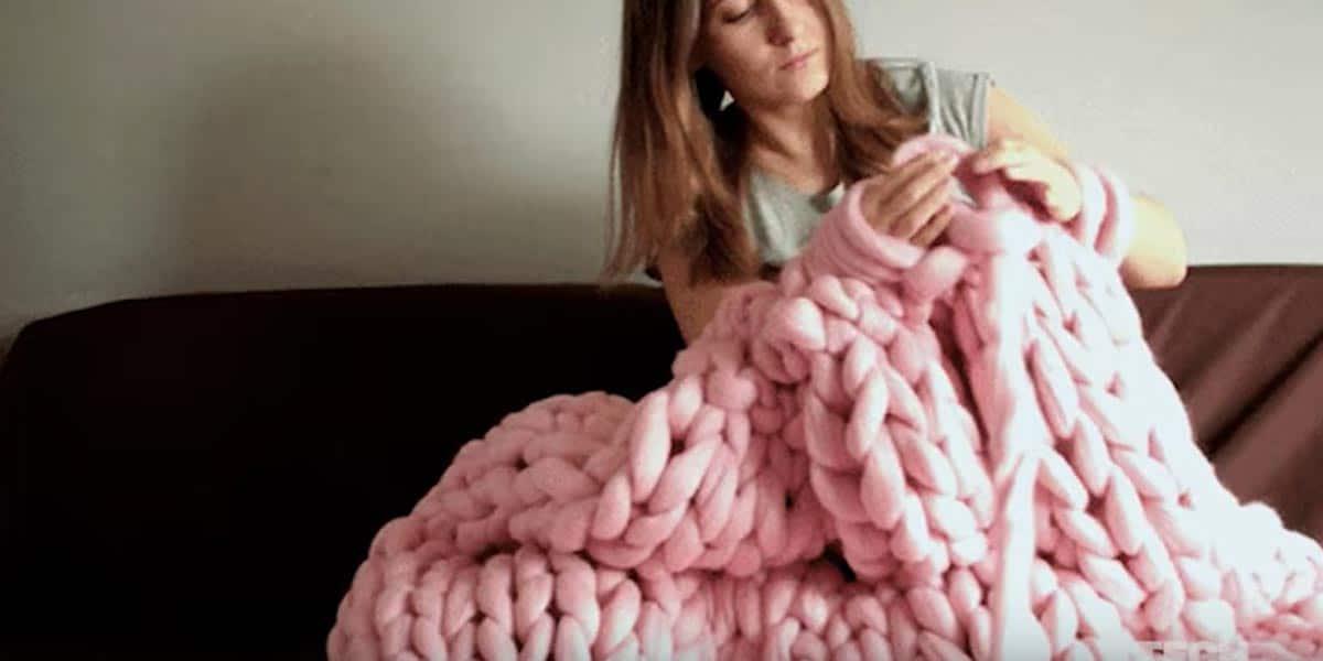 How to Knit An Oversize Blanket Without Using Needles