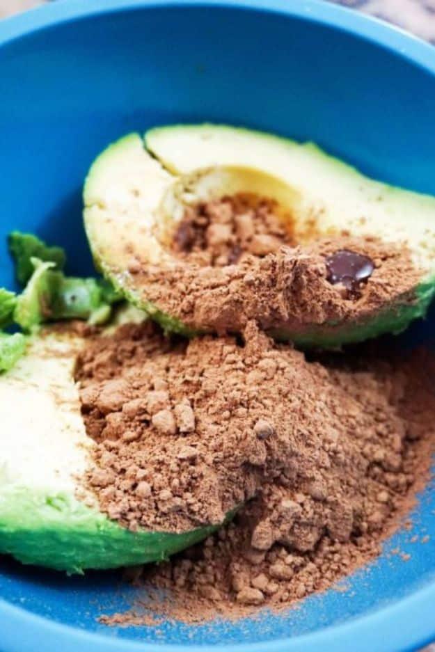 Keto Dessert Recipes - Keto Chocolate Avocado Pudding - Easy Ketogenic Diet Dessert Recipes and Recipe Ideas - Shakes, Cakes In A Mug, Low Carb Brownies, Gluten Free Cookies #keto
