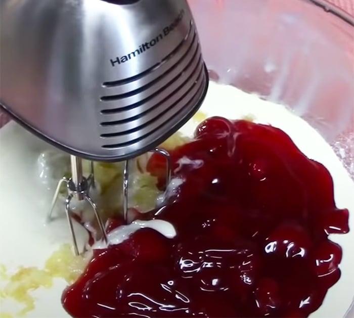 1950s Vintage Dessert Recipes - Retro Dessert Recipes - Easy No Bake Strawberry Delight Salad
