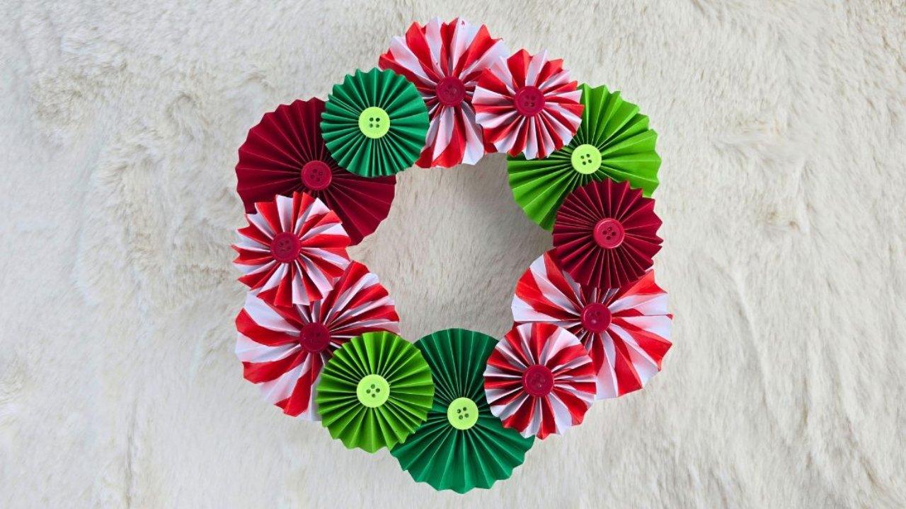Easy DIY Christmas Paper Wreath