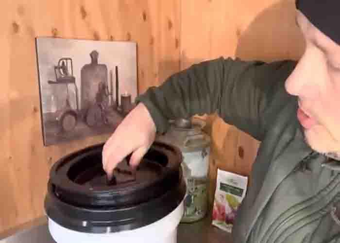 Placing the lid shutting it tightly to store the eggs for a long time