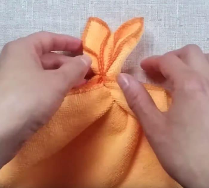 Make an adorable cheap easy Easter Bunny from a washcloth