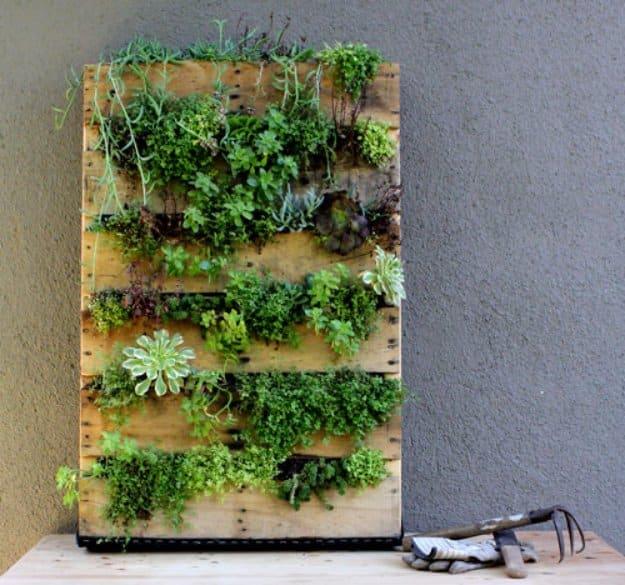 DIY Pallet Furniture Ideas - DIY Pallet Vertical Planter - Best Do It Yourself Projects Made With Wooden Pallets - Indoor and Outdoor, Bedroom, Living Room, Patio. Coffee Table, Co