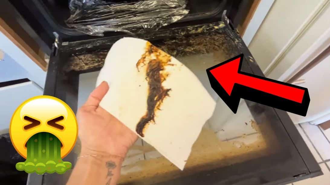 Here’s How to Clean Oven Buildup Like a Pro