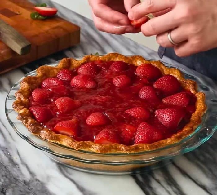 How to Make Strawberry Pie