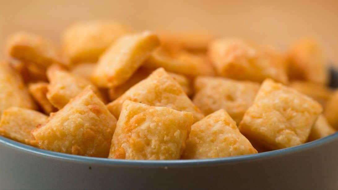 5-Ingredient Cheesy Crackers Recipe