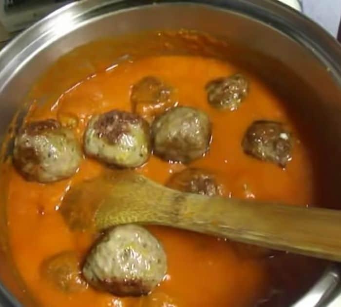 Easy Mozzarella Cheese Stuffed Meatballs Recipe
