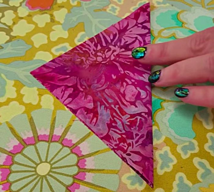 Learn to sew this DIY no pattern prairie point table runner.