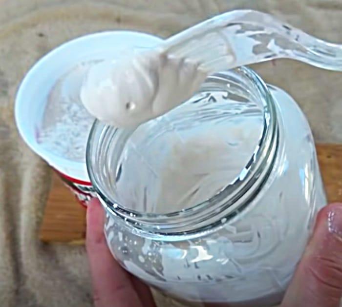 Make DIY plaster of paris and latex chalk paint