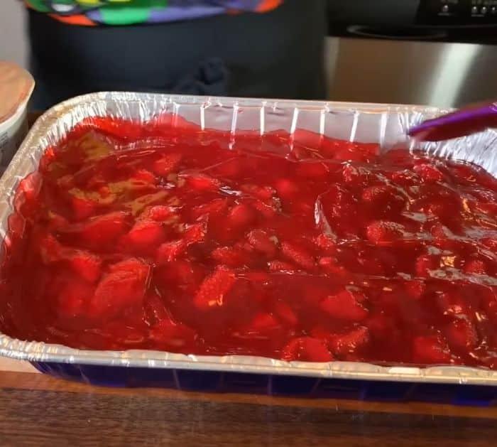 5-Ingredient Strawberry Cheesecake Dump Cake Recipe