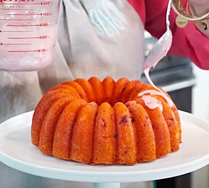 Use Strawberry Jello To Make A Strawberry Bundt Cake