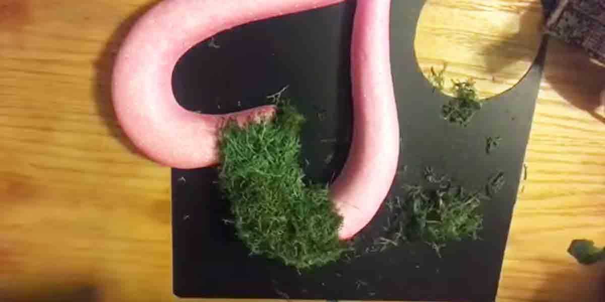 She Makes A Really Popular Decor Item On The Cheap And It’s Not A Wreath. Watch!