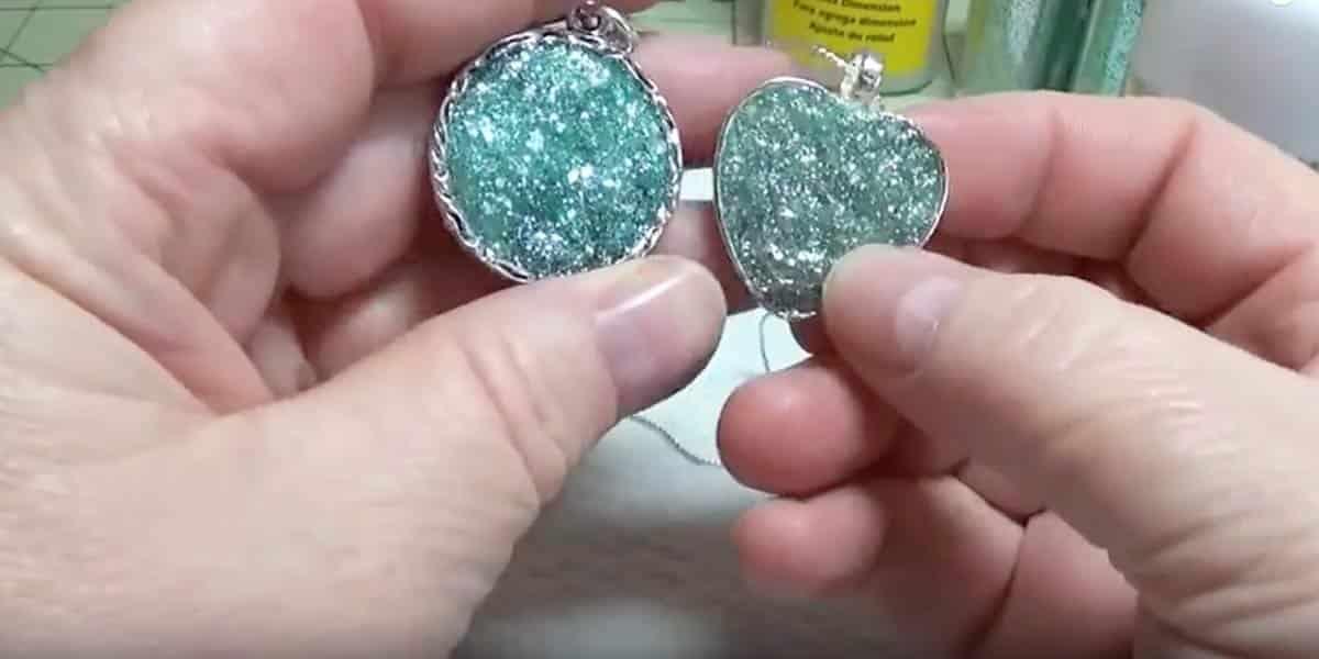 She Makes These Awesome Faux Druzy Pendants. You’re Not Gonna Believe How Easy They Are!