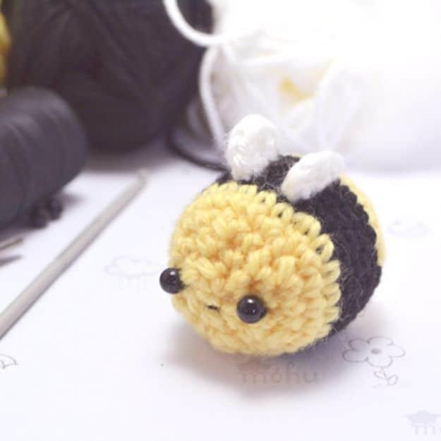 Free Amigurumi Patterns For Beginners and Pros - Amigurumi Bumble Bee - Easy Amigurimi Tutorials With Step by Step Instructions - Learn How To Crochet Cute Amigurimi Animals, Doll,