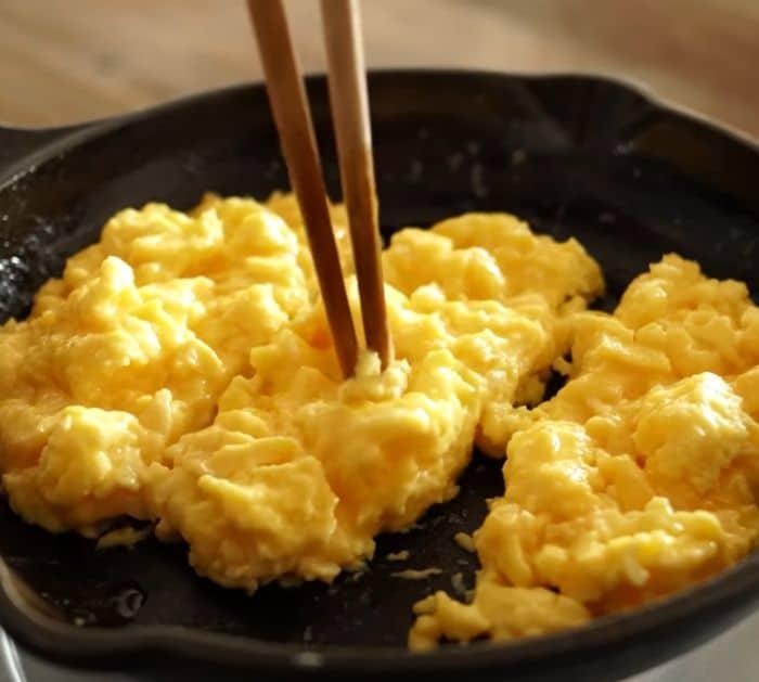 Fluffy Soft Eggs on Crispy Garlic Toast Recipe