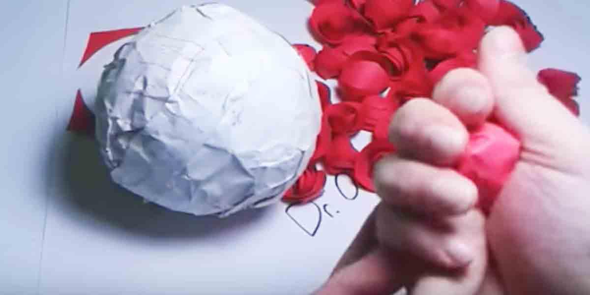 She Makes A Beautiful Decor Item For Her Valentine’s Day Celebrations. Watch!