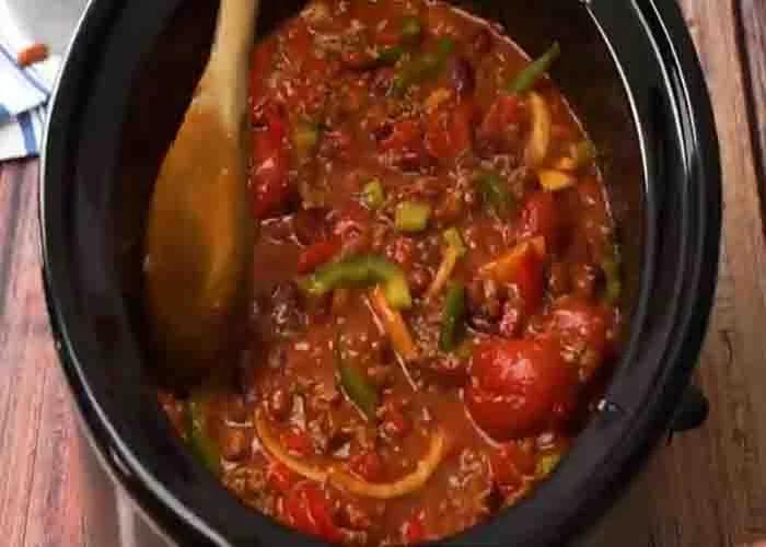 Slow cooking the Wendy's copycat chili