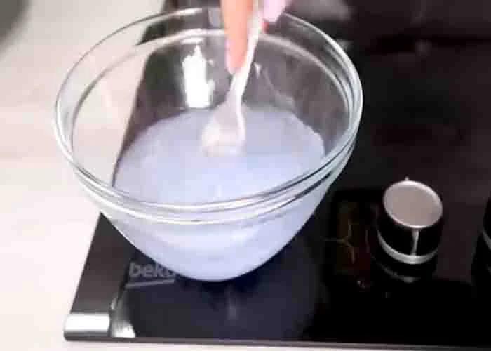 Making the DIY cleaning solution for the oven racks