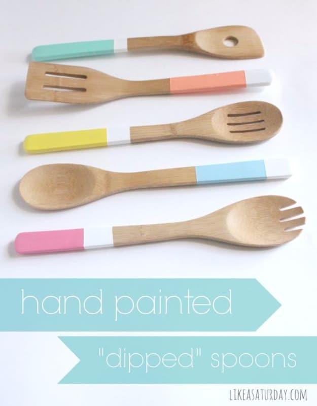 Quick Last Minute DIY Gifts You Can Make - Hand Painted Dipped Spoons - Easy and Quick Last Minute DIY Gift Ideas for Mom, Dad, Him or Her, Freinds, Teens, Kids, Girls and Boys. Fa