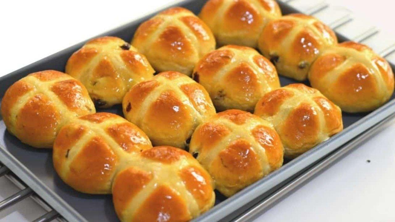 Easy Hot Cross Buns Recipe