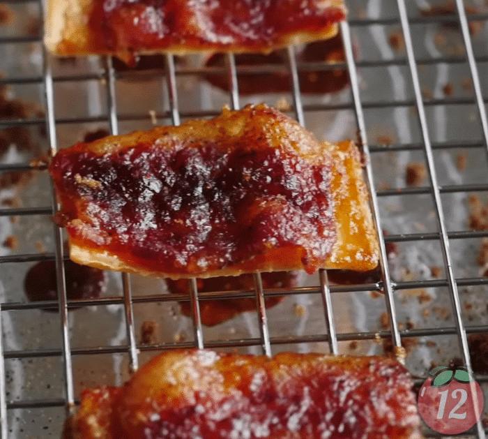 How to Make Candied Bacon Crackers