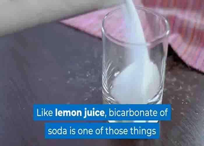 Removing sweaty smell from clothes using baking soda