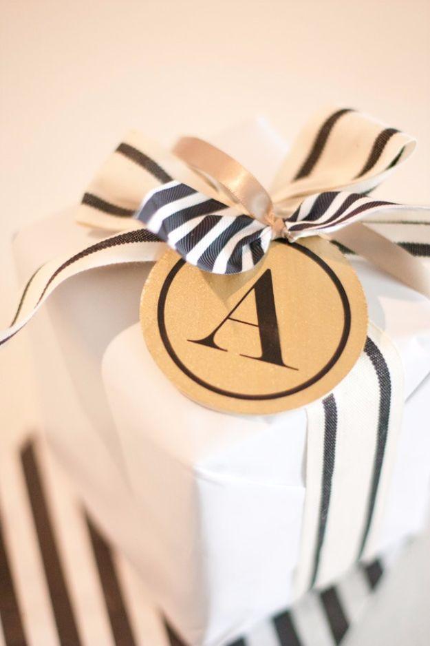 Black And White Bow, a DIY gift bow, simple enough for a first attempt and a charming handmade touch
