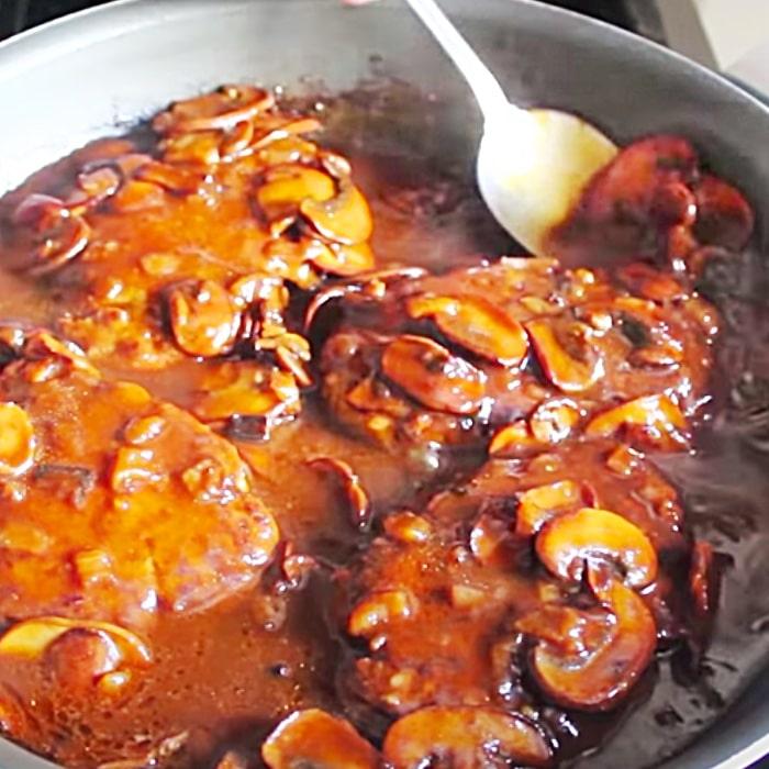 Easy Salisbury Steak Recipe - Ground Beef Ideas - How To Make Hamburger Steaks And Gravy - Salisbury Steak Recipe - Easy Dinner Ideas