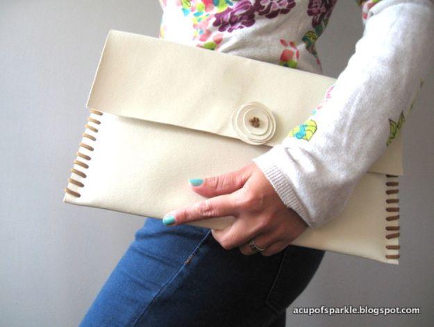 Handmade Macbook Air Sleeve Case Tutorial, flexible enough to adjust as you go and an idea worth saving for later
