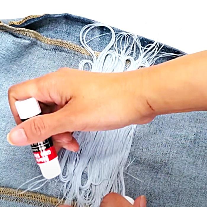 How To Make A Thread Jean Patch - Tread Technique Decorative Jean Patch - Sew Your Jeans - DIY Fashion Ideas
