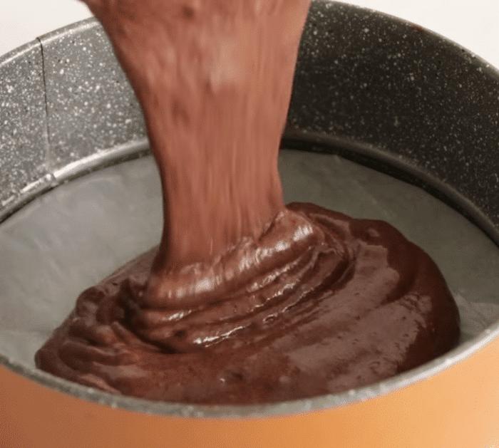 How to Make Snickers Cake