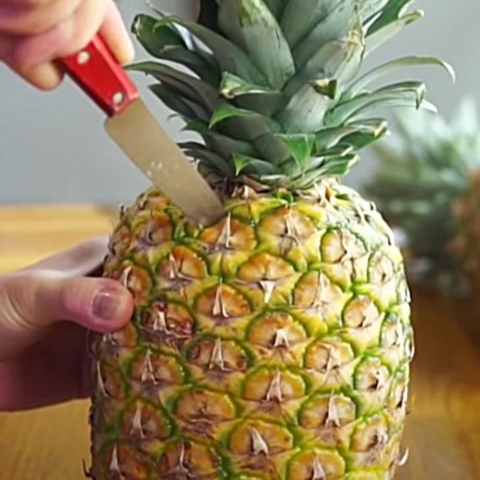 Pineapple Peeling Hack - How To Cut A Pineapple - Easy Way To Cut Pineapple