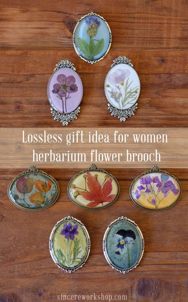 Herbarium Flower Brooch, easy enough for a beginner to follow and a nice way to make a plain corner feel finished