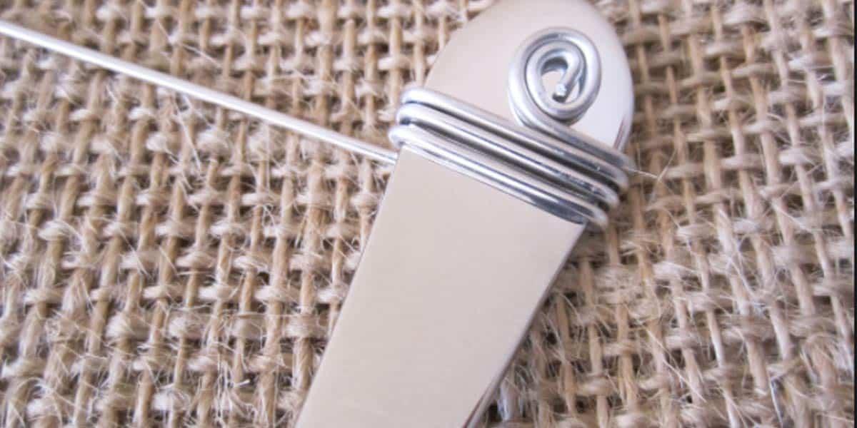 She Wraps Wire Around Silverware And Watch The Cool Thing She Does Next!