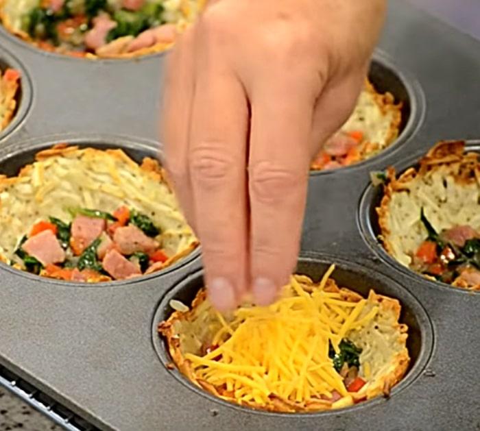 Make egg cups from hash brown potatoes