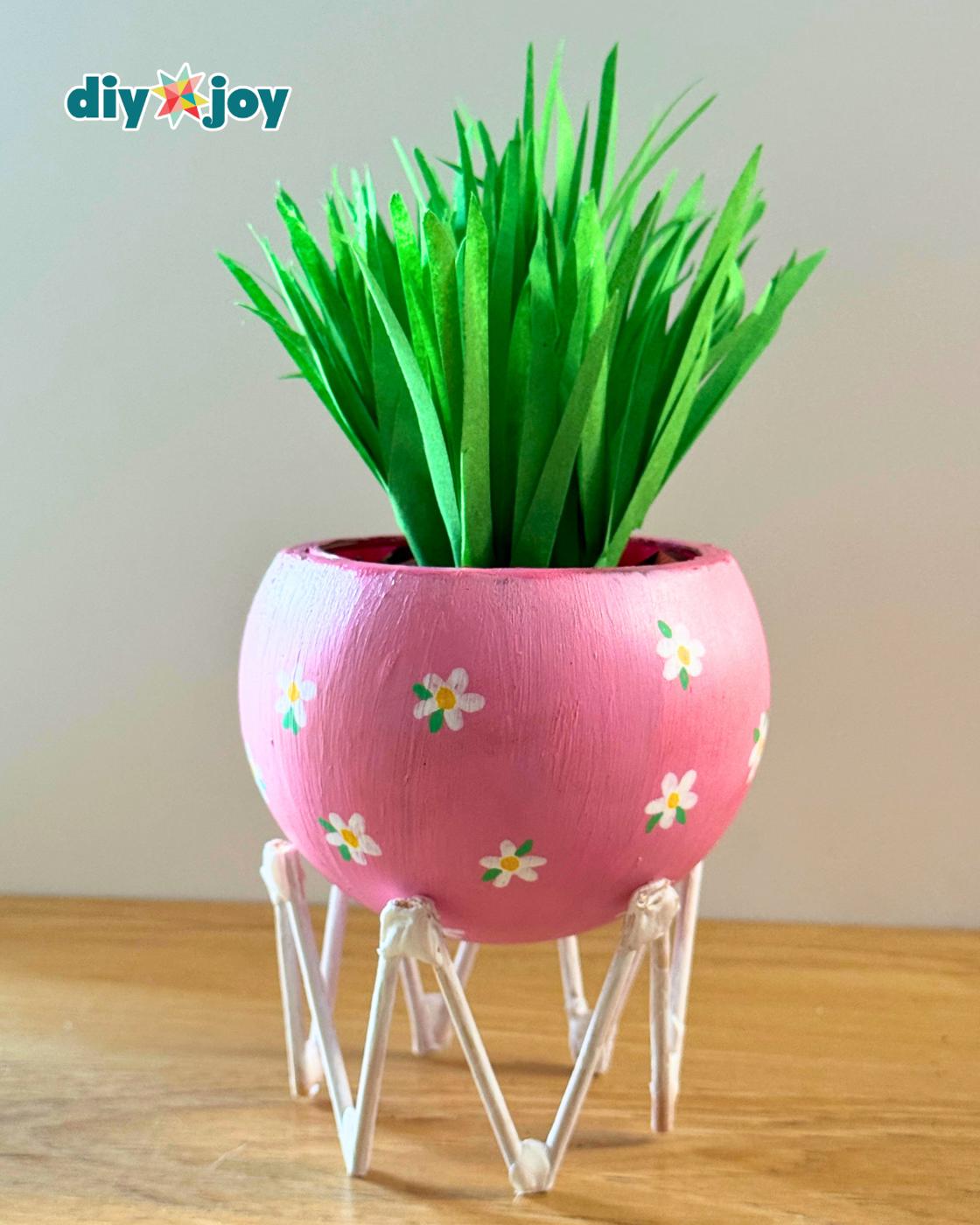 Upcycled Light Bulb Mini Planter — light bulb planter for beginners