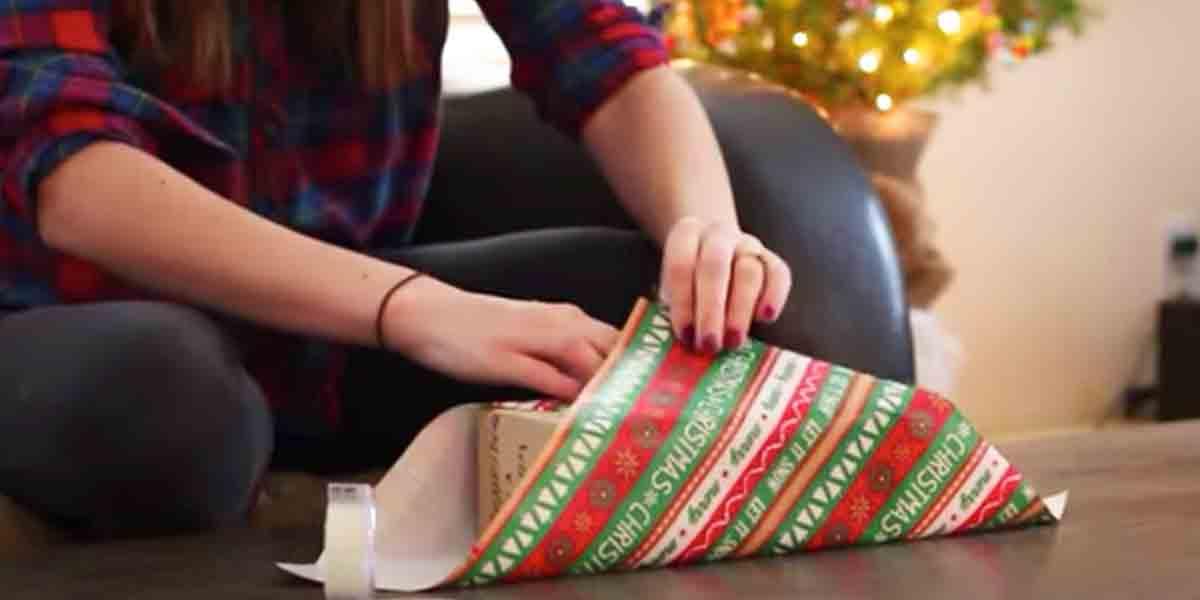 She Shows Us Some Incredible Gift Wrapping Tips I’ll Bet You Didn’t Know About!