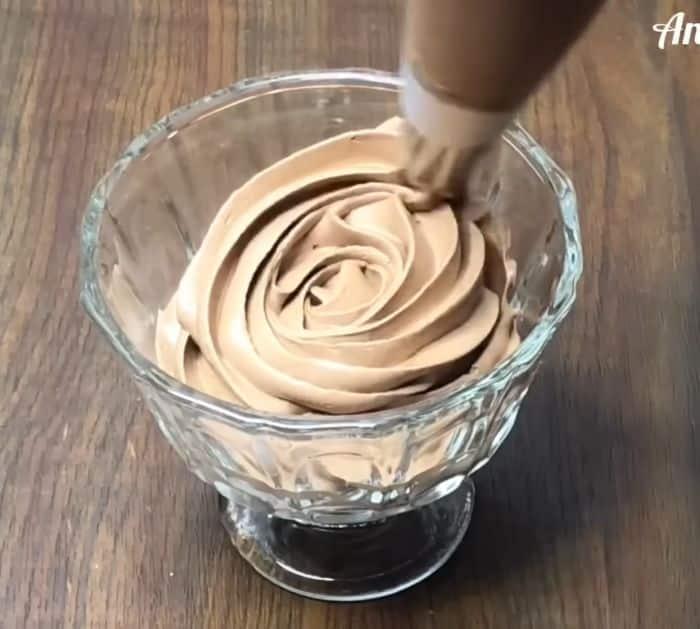 2-Ingredient Chocolate Mousse Dessert